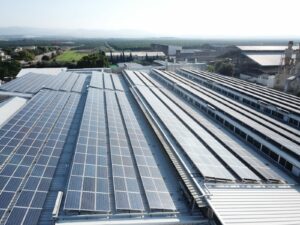 noleggio copertura superiore di piattaforme logistiche per produzione energia solare